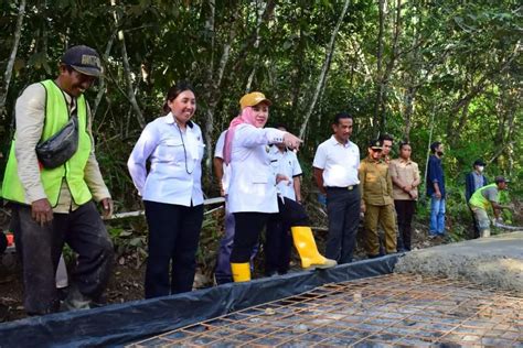 Bupati Ratna Machmud Monitoring Pembangunan Jalan Portal Beligat