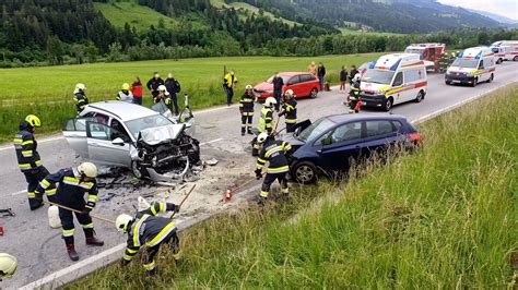 Bfv Liezen Schwerer Verkehrsunfall Bei Assach