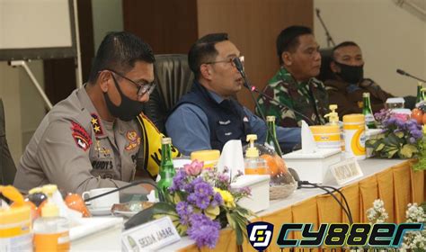 Kapolda Jabar Bersama Gubernur Jabar Dan Pangdam Iii Siliwangi Rapat