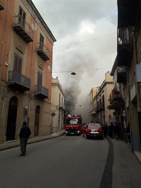 Paura A Santagata Un Incendio In Unagenzia Immobiliare