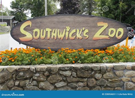 Entering Southwicks Zoo And Gallifords Restaurant And Tavern Editorial