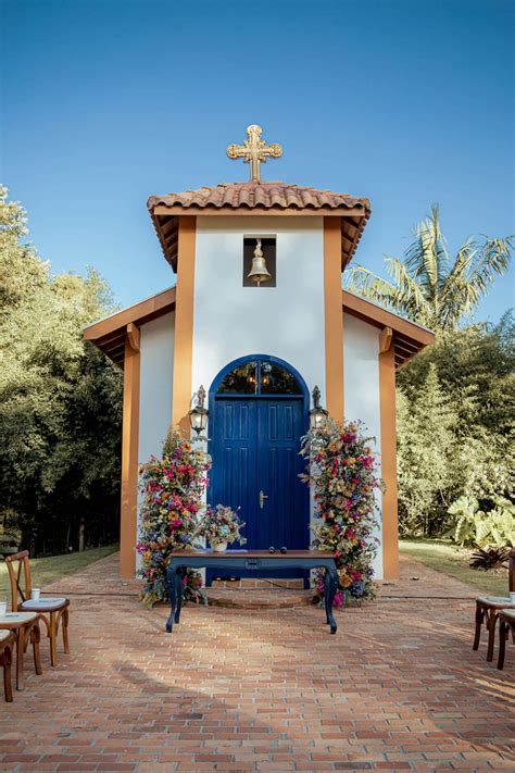 Casamento mega colorido e moderno na Fazenda Dona Inês