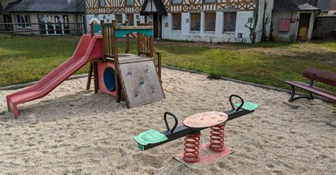 Aire De Jeux Pour Enfants De Saint Cyr Du Ronceray Valorbiquet