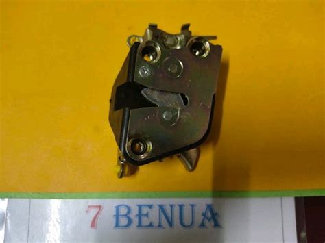 Jual DOOR LOCK ATAU KUNCI PINTU DEPAN SEBELAH KANAN TOYOTA DYNA RINO