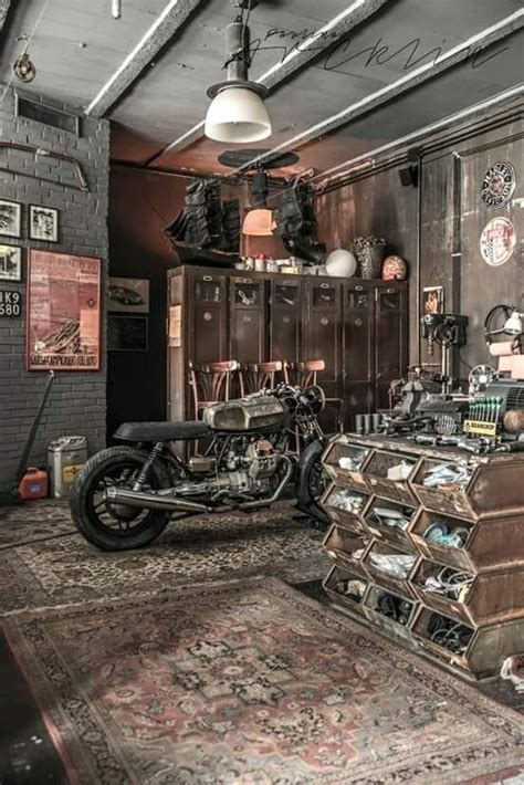 Old School Garage Garage Decor Cool Garages Man Cave Garage