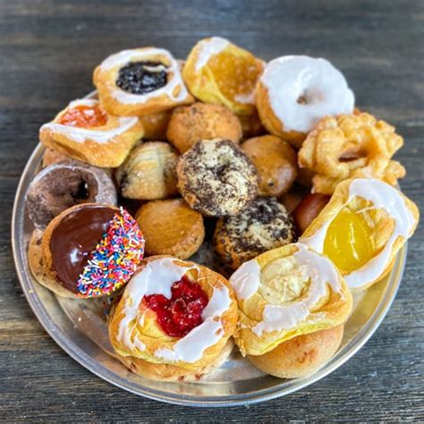 Classic Pastry Tray We Create Delicious Memories Oakmont Bakery