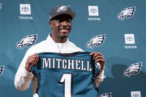 Eagles GM Howie Roseman is confident in his early-round draft picks ...