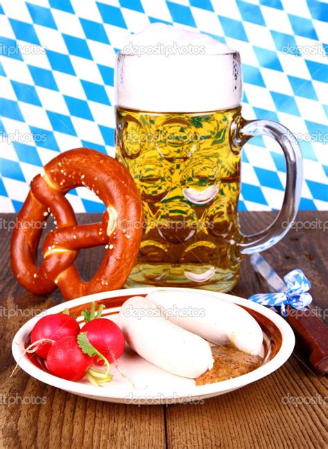 Wei Wurst Bier Brezel Und Rettich Mit Senf Stockfoto Diamant