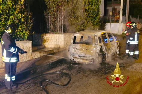 Notte Di Fuoco A Quadrelle Auto In Fiamme Intervengono I Vigili Del