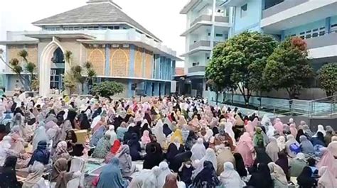 Jemaah Muhammadiyah Kota Sukabumi Salat Idul Fitri Di Ummi Sukabumi Ku