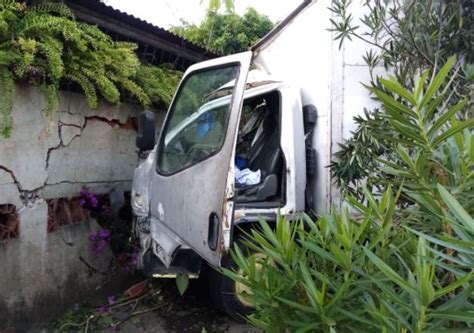 Fotos Conductor De Cami N Se Estrella Contra Muro De Vivienda En Mejicanos