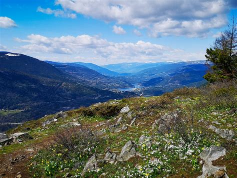 3 fairly easy hikes in Nelson BC with beautiful views