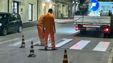 A Chieti Lavori Notturni Per Il Ripasso Della Segnaletica Orizzontale