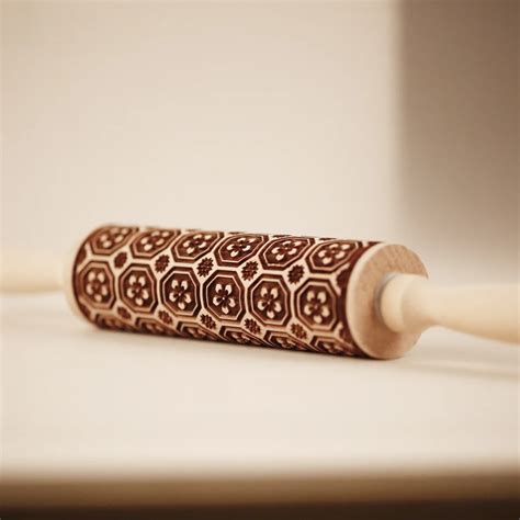 Arjmide European Daisy Embossed Rolling Pin With Pattern Baking Tools