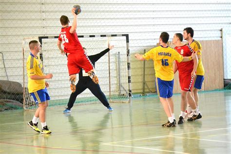 Echipa de handbal primește vizita liderului neînvins al Seriei B în al