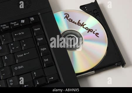 Laptop mit cd Rom Laufwerk zu öffnen Stockfoto Bild 17107923 Alamy