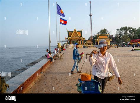 Riverfront phnom penh Banque de photographies et dimages à haute