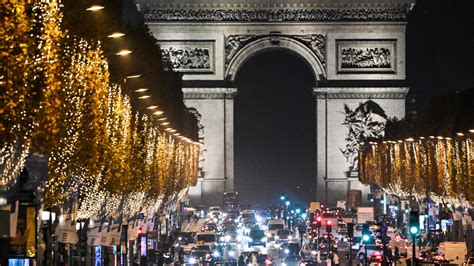 Lyrarc Gist Of Paris Christmas Illuminations Still Joyful Despite