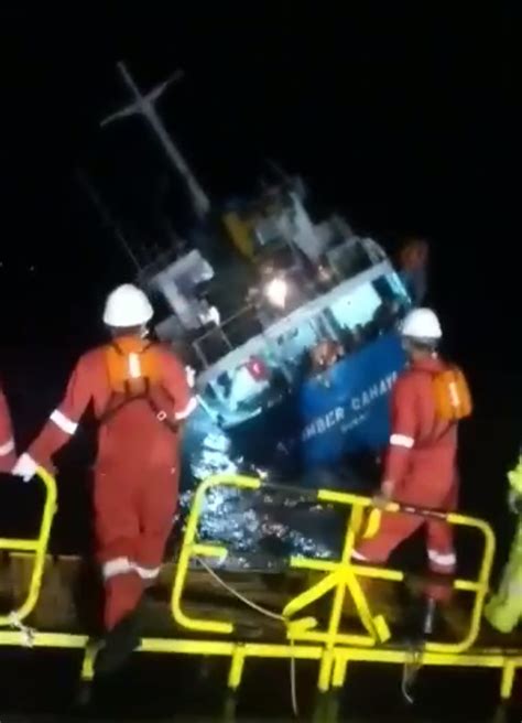 Kapal Kargo Dari Natuna Tujuan Merak Tenggelam Dihantam Ombak Akibat