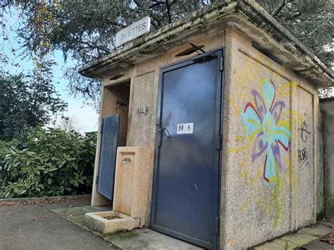 A Foug Res Des Toilettes Publiques Ferm Es Ce Week End