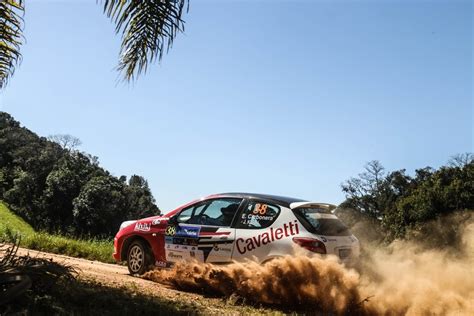 Disputas intensas marcam etapa do Brasileiro de Rally em Araucária BR