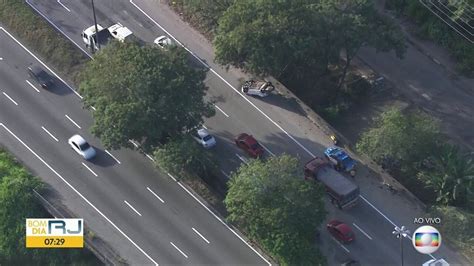 Acidente Deixa Feridos E Congestiona Tr Nsito Na Avenida Brasil Na