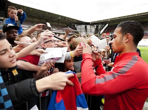 Manchester United Sign Dutchman Memphis Depay Football News