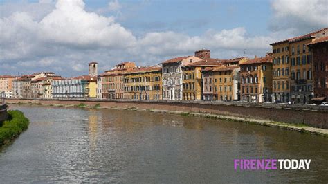 Ponte Santa Trinita Si Ribalta Dalla Canoa Salvata