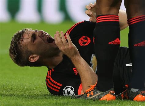 Manchester United Injury News Luke Shaw Could Return Before The End Of