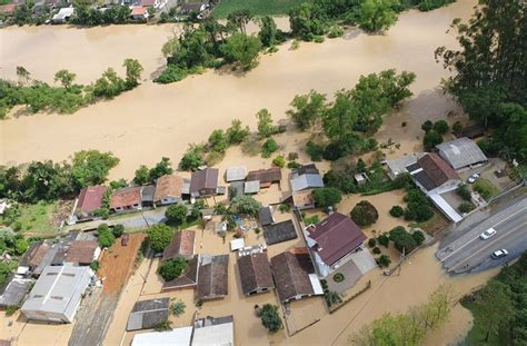 V Deos Mostram Rio Do Sul Inundada Ap S Chuvas Do Fim De Semana