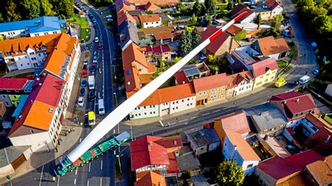 Spektakul Rer Schwertransport Mit Windfl Geln Durch Den Unstrut Hainich