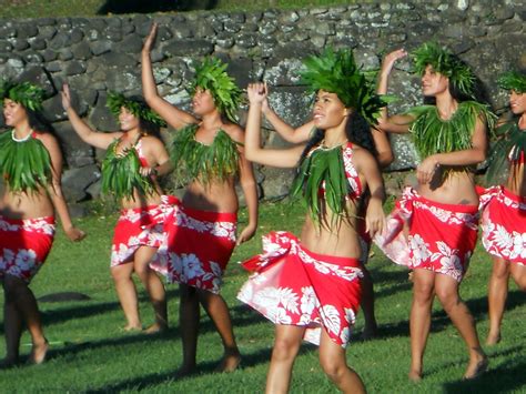 Tahiti Traditional Tahitian Tamure Dancing The Nonahere Flickr