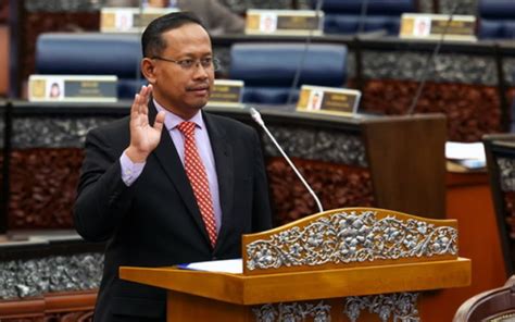 PHs Suhaizan Kaiat Sworn In As Pulai MP FMT