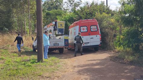 Suspeito de tentar furtar fiação é encontrado morto próximo a poste em