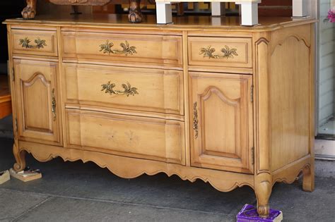 UHURU FURNITURE COLLECTIBLES SOLD 98340 Fruitwood French Provincial