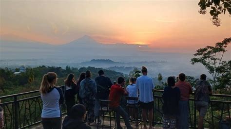 Borobudur Tour And Sunrise Punthuk Setumbu