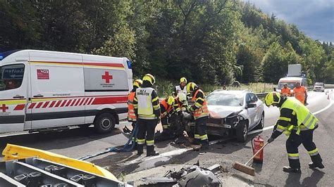 Abfahrt Frohnleiten Auto gegen Aufpralldämpfer Unfall auf der S 35