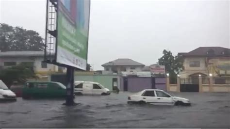 RD Congo Kinshasa sous leau après des pluies torrentielles Jeune