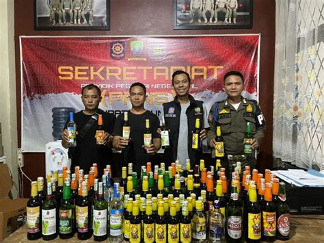 Aksi Spektakuler Satpol Pp Sumedang Jelang Ramadhan Sita Ratusan Miras