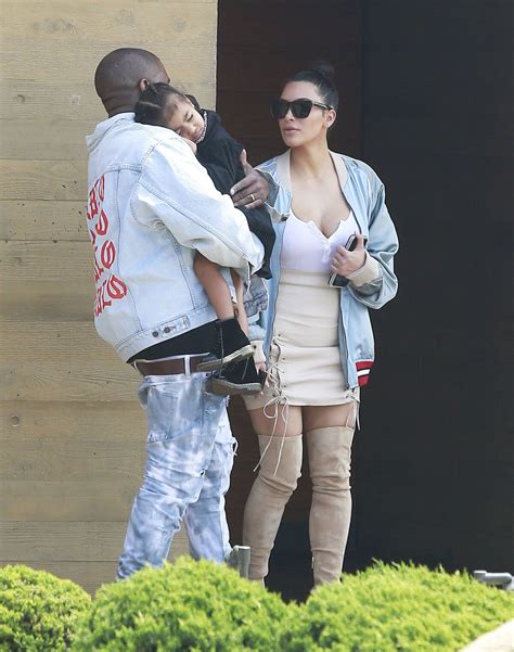 Vid O Kim Kardashian Et Son Mari Kanye West Sont All S D Jeuner Avec