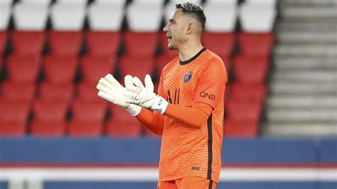 El Portero Costarricense Keylor Navas Deja El Psg Y Se Marcha Cedido Al