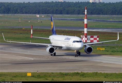 D Aizv Lufthansa Airbus A Wl Photo By Tomas Milosch Id