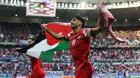 Lolos Ke Semifinal Piala Asia Timnas Yordania Kibarkan Bendera