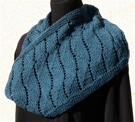 Ravelry Beatrice Cowl Pattern By Tamara Moots