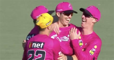 WATCH: Sean Abbott’s Superman Catch in BBL 11! | Read Scoops