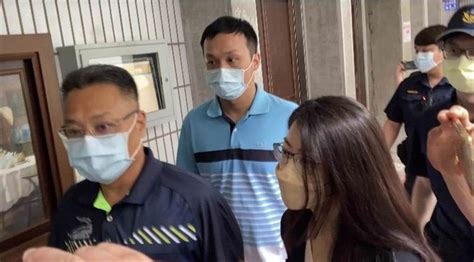 台湾身家5亿高中男生坠亡后，同性配偶可能“一分钱都拿不到”，死者母亲认为两人假结婚 极目新闻