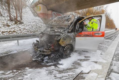 Transporter Brennt Auf Der A Fahrer R Umt Gasflaschen