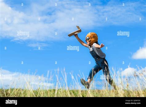 Mano De Carton Fotograf As E Im Genes De Alta Resoluci N Alamy