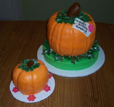 Pumpkin Shaped Cakes - CakeCentral.com