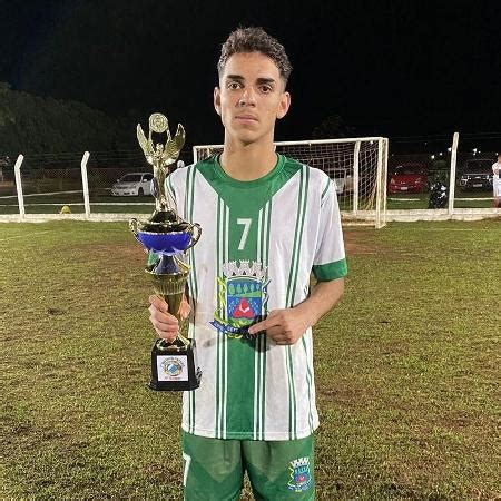 Jogador de futebol de 19 anos é encontrado esquartejado após uma semana